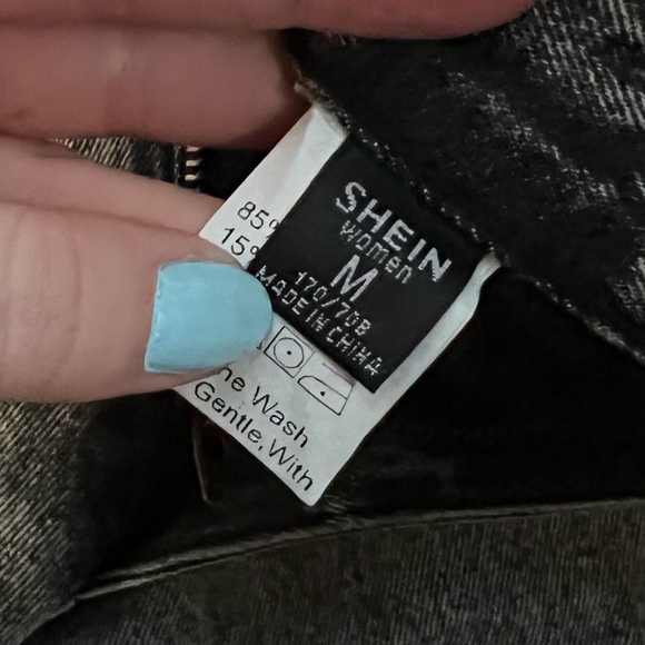 High Waist Ripped Raw Hem Cropped Jeans - Picture 5 of 12